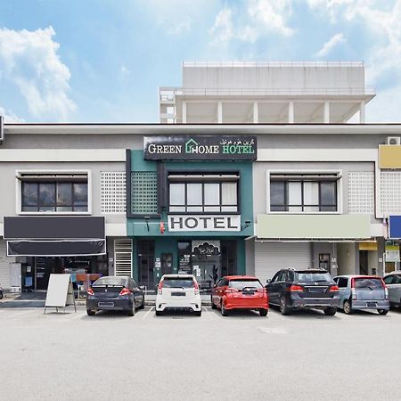 Oyo 90399 Green Home Hotel Syariah Sepang Bagian luar foto