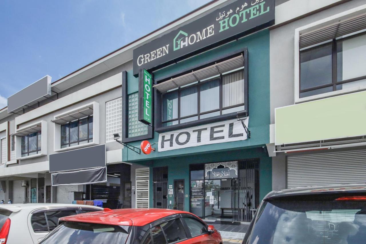 Oyo 90399 Green Home Hotel Syariah Sepang Bagian luar foto