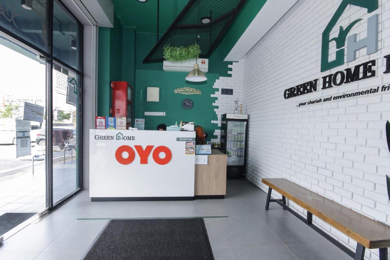 Oyo 90399 Green Home Hotel Syariah Sepang Bagian luar foto