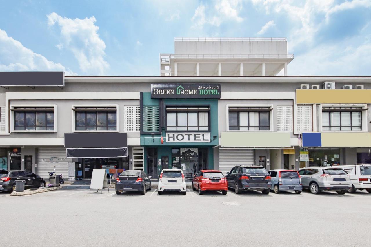 Oyo 90399 Green Home Hotel Syariah Sepang Bagian luar foto