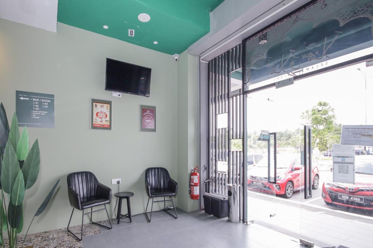 Oyo 90399 Green Home Hotel Syariah Sepang Bagian luar foto