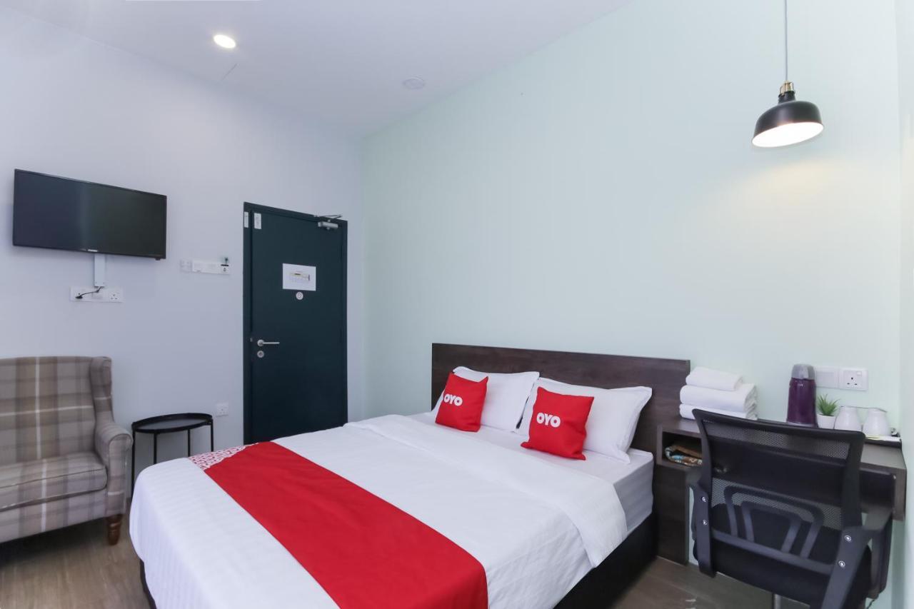 Oyo 90399 Green Home Hotel Syariah Sepang Bagian luar foto