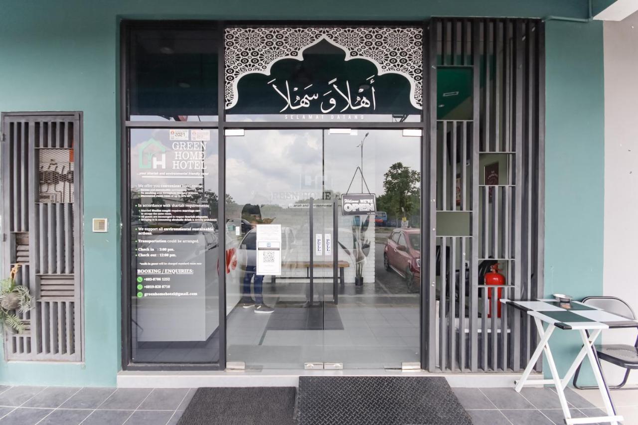 Oyo 90399 Green Home Hotel Syariah Sepang Bagian luar foto