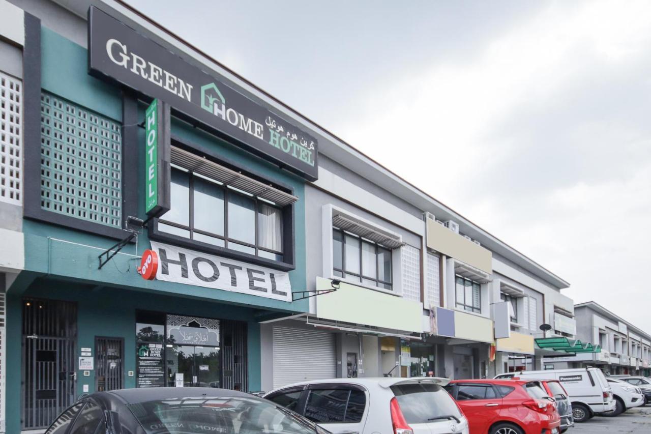 Oyo 90399 Green Home Hotel Syariah Sepang Bagian luar foto