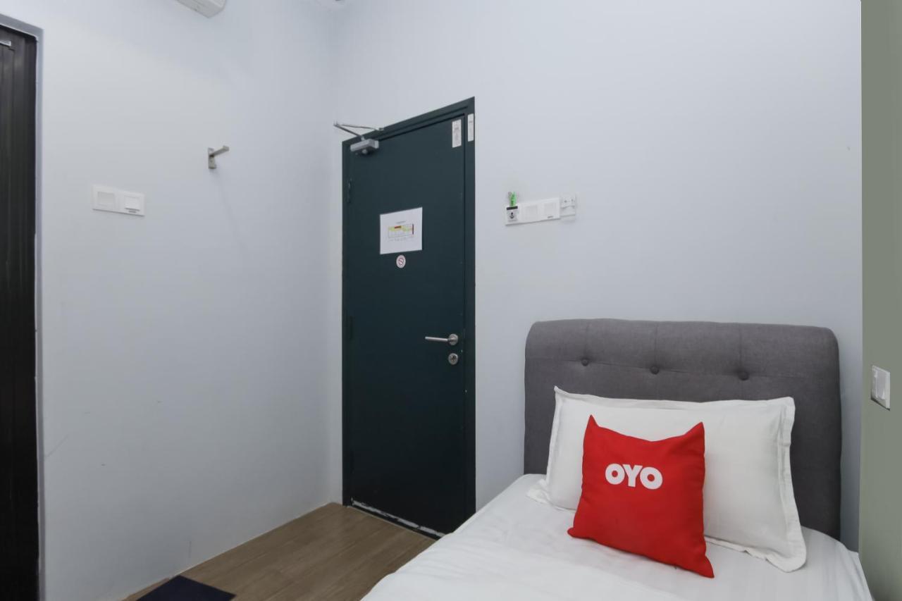Oyo 90399 Green Home Hotel Syariah Sepang Bagian luar foto